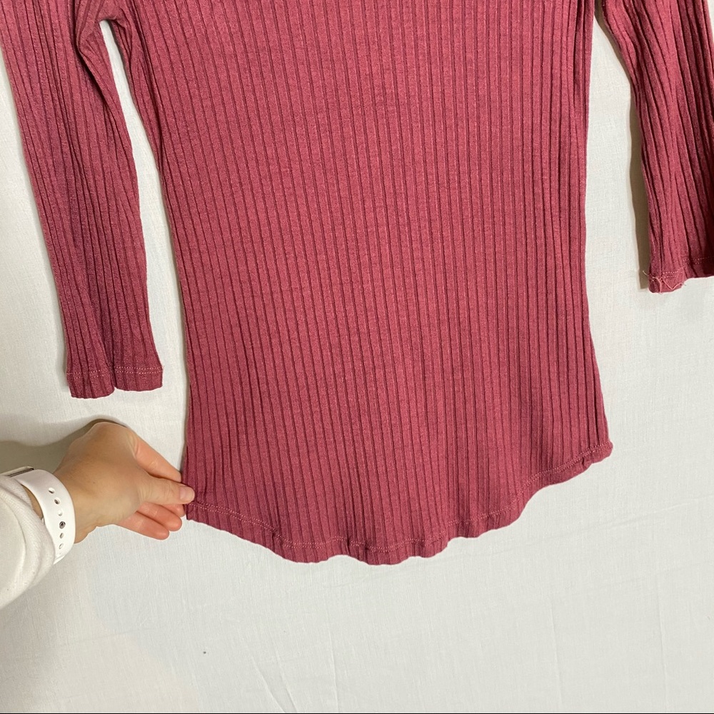 LOVE CHARM Ribbed Keyhole 3/4 Sleeve - Picture 3 of 8